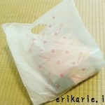 買い物から帰宅したら袋は放置しない。すぐにタグを切ることで家のキレイとお金の無駄を防ごう