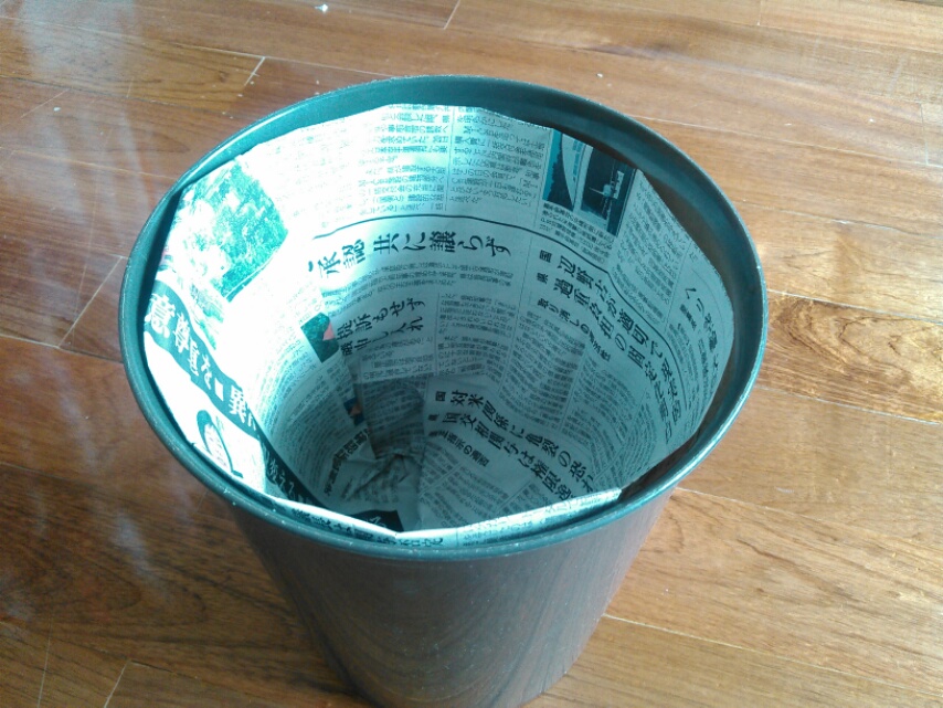 新聞紙で作る縦長のゴミ箱の作り方 簡単20秒 もうビニール袋には戻れ