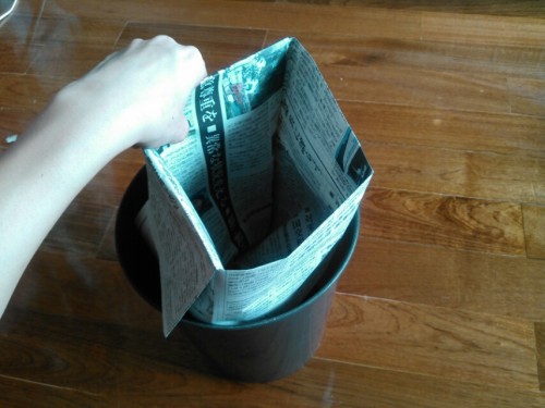 新聞紙のゴミ箱の内袋の作り方