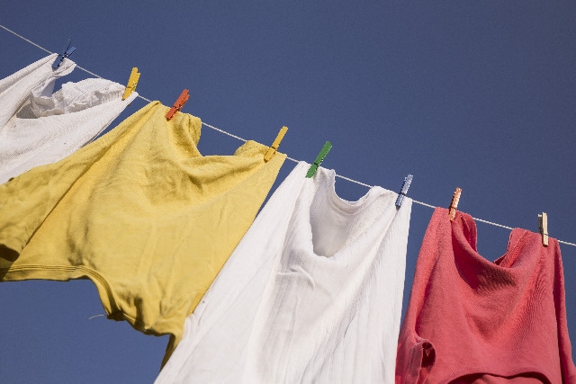 服が少ない事によるデメリットは洗濯がさぼれなくなること。断捨離前に、自分の理想の家事を考えよう