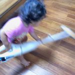 マキタの掃除機は2歳児だってかけられる!子どものお手伝いは本物を使おう