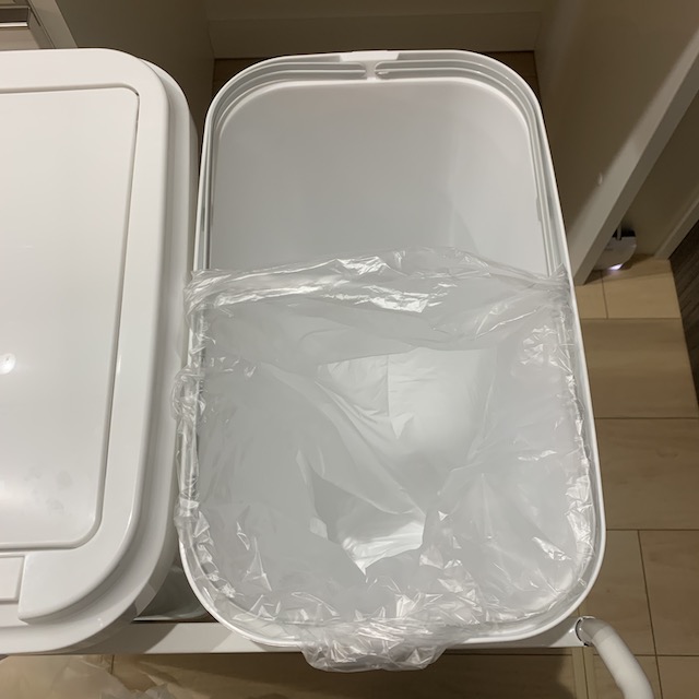 一つのゴミ箱で分別できる！蓋付きゴミ箱を２つに分ける方法